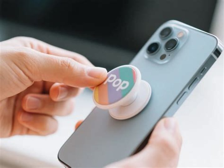 How to wirelessly charge with popsocket
