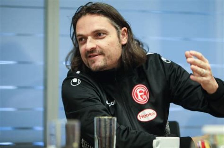 Im Tor zur Welt - Globetrotter Lutz Pfannenstiel beendet… – 11FREUNDE