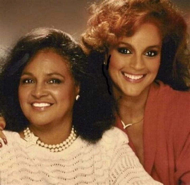 Jayne Kennedy - Bio, Career, Married, Age, Net Worth, Facts