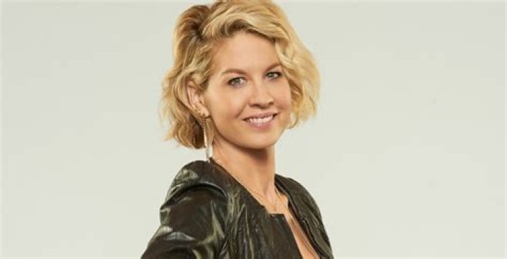Jenna Elfman Net Worth 2024