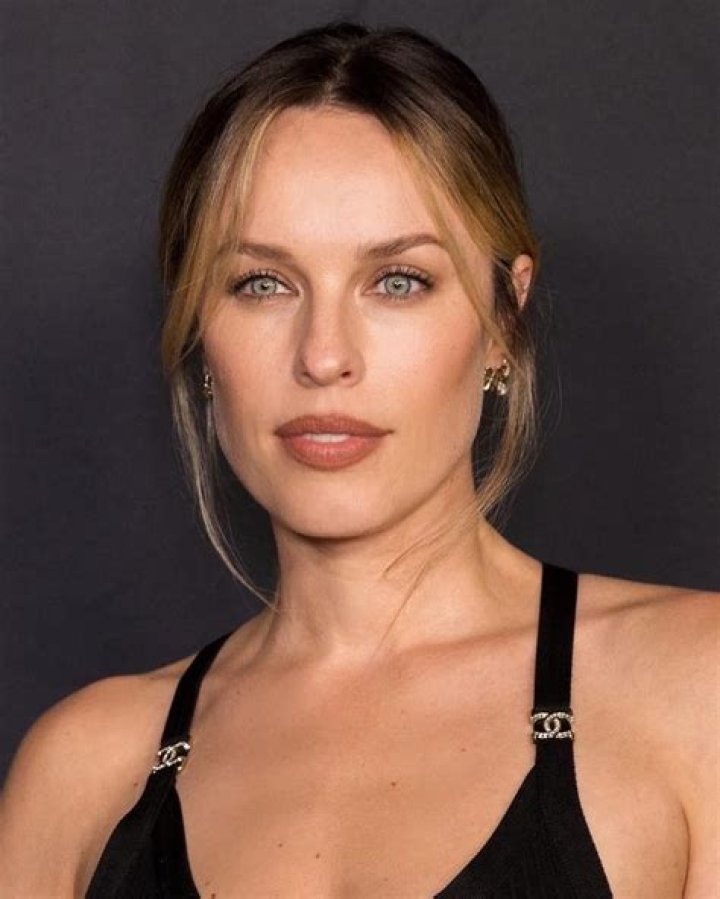 Jessica McNamee Biography
