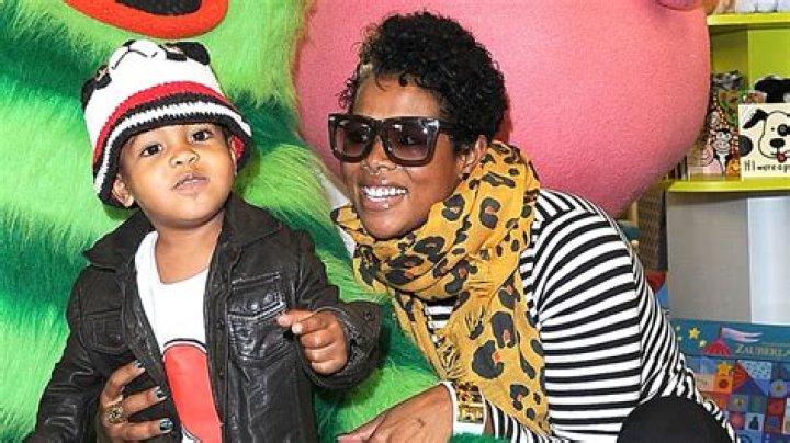 KELIS SHARES A PRECIOUS MOMENT WITH SON