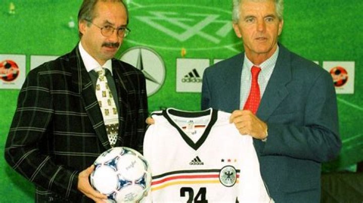 Kolumbianische Trikot-Lieferung enthält 70… – 11FREUNDE