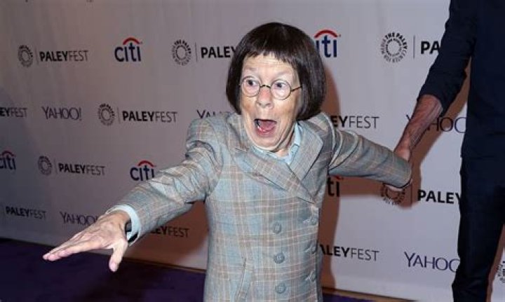 Linda Hunt Net Worth 2024