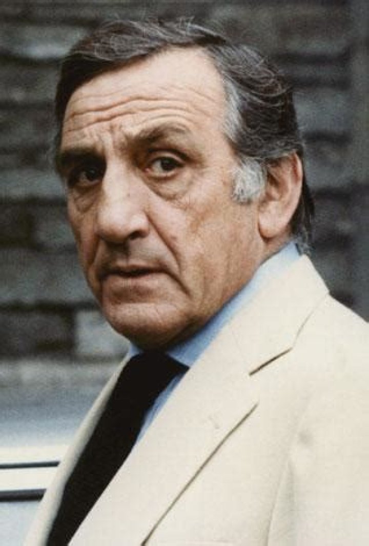 Lino Ventura Taille