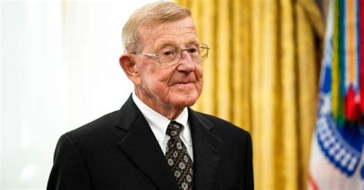 Lou Holtz Net Worth 2024