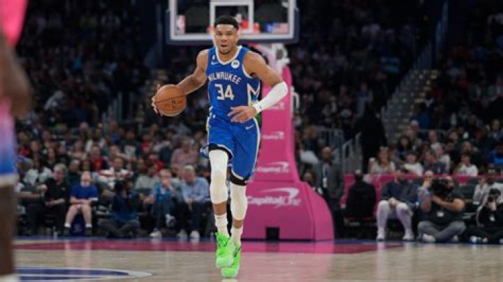	Lowry, Antetokounmpo questionable for Bucks-Heat Game 3	