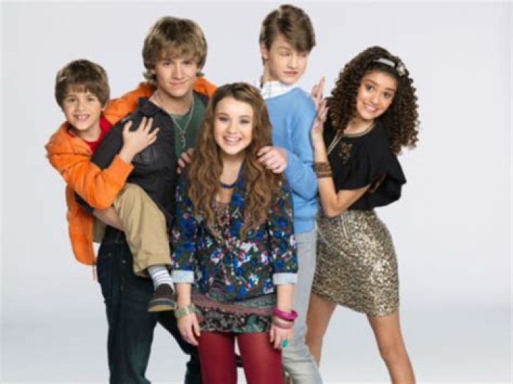 MADISON PETTIS GOES WORLDWIDE IN ‘LIFE WITH BOYS’