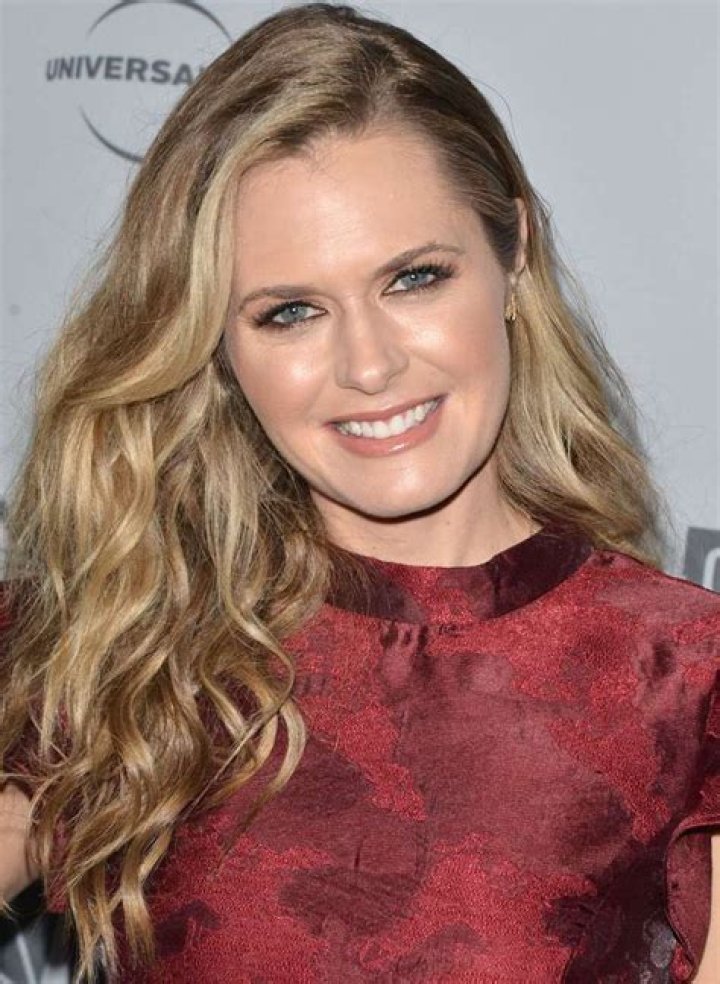Maggie Lawson Biography