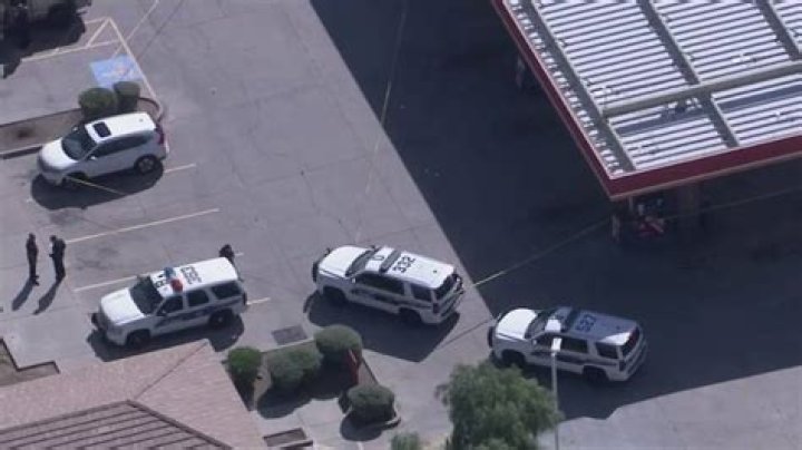 Man seriously injured after being shot at south Phoenix Circle K