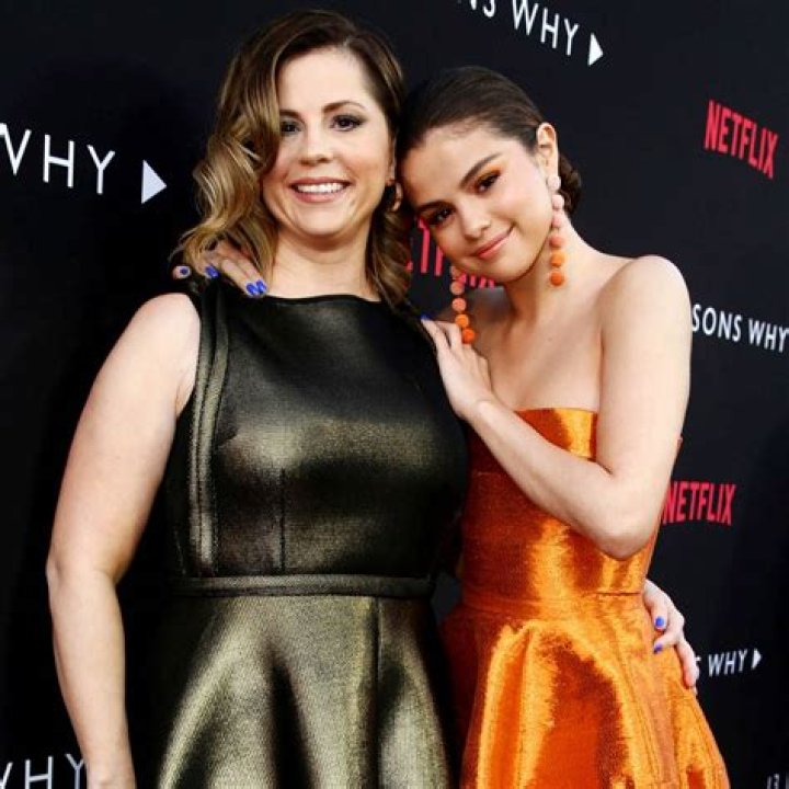 Mandy Teefey Wiki, Husband, Age, Bio【 Selena Gomez Mom Mother 】