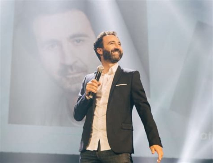 Mathieu Madénian Epouse