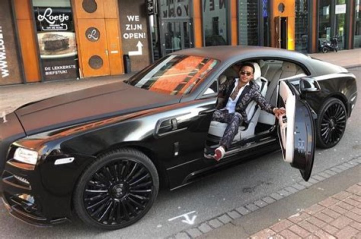 Memphis Depay Net Worth 2021 - Salary, Cars, Expenditure