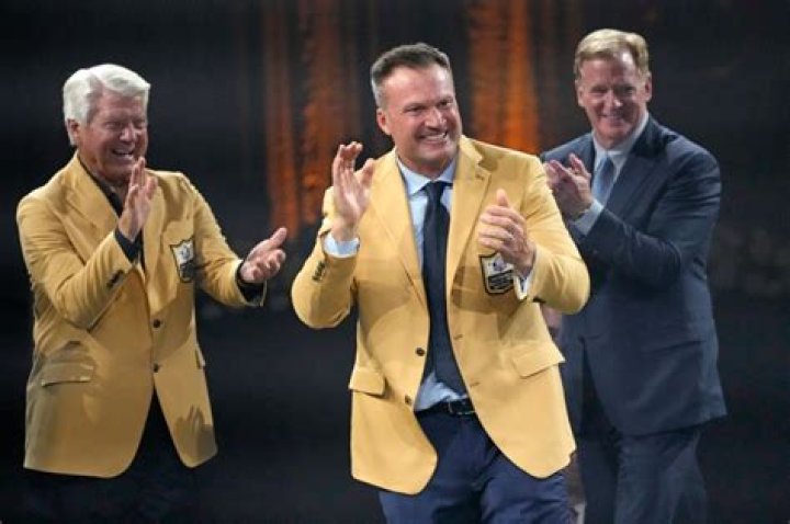 
Miami Dolphins |	Dave Hyde: Zach Thomas gets enshrined in Canton on a day of emotion	