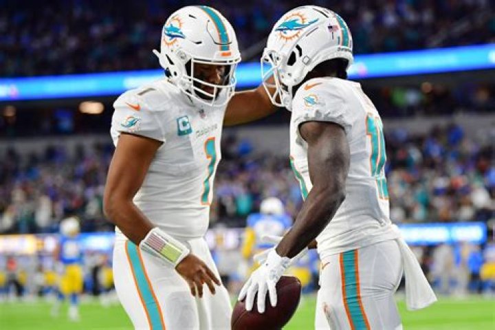 
Miami Dolphins |	Dolphins’ Armstead, Holland back for Friday practice; Tyreek Hill would like to see Tua win MVP	