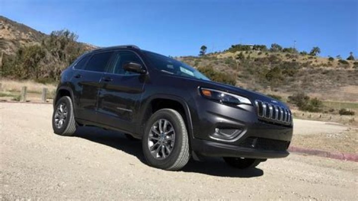 Midsize SUV loses quirk, goes upscale [First Look]