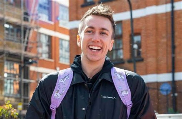 Miniminter: Wiki (Simon Minter), Bio, Age, Height, Parents, Girlfriend, Net Worth