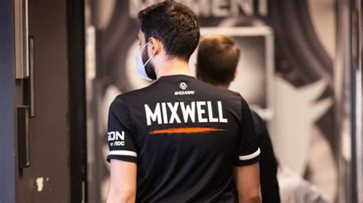 Mixwell open to offers for a new team after being benched from G2 Valorant roster