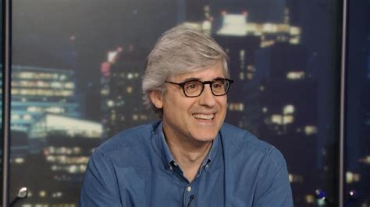 Mo Rocca Bio, Age, Height, Partner, Salary, Net Worth, CBS