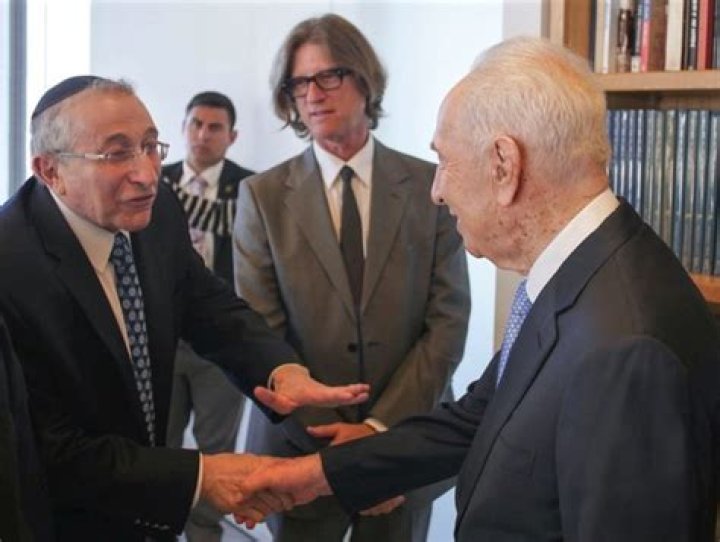 	Netflix Peres film spotlights political, emotional resilience	