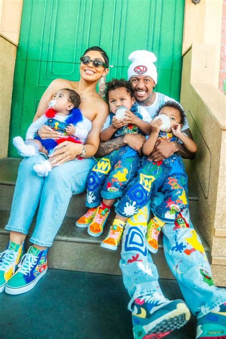 NICK CANNON, ABBY DE LA ROSA, AND KIDS ARE A ‘PARTY OF FIVE’