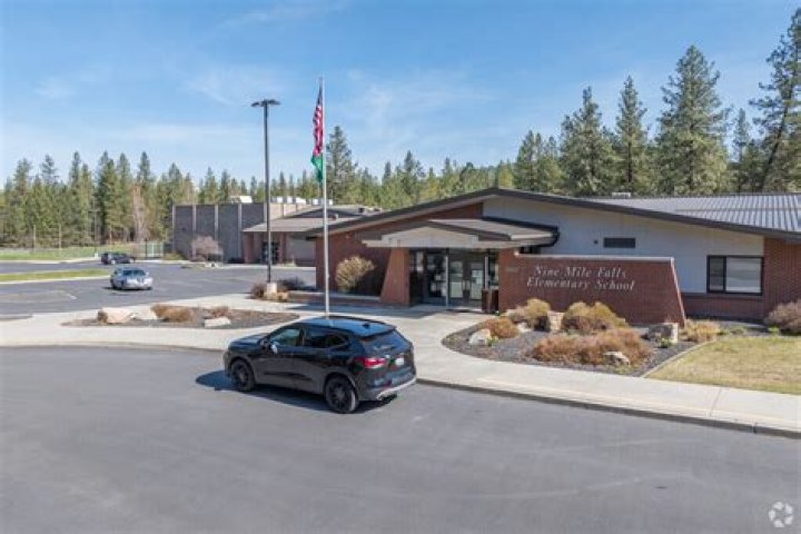 Nine Mile Falls Elementary School - Nine Mile Falls
