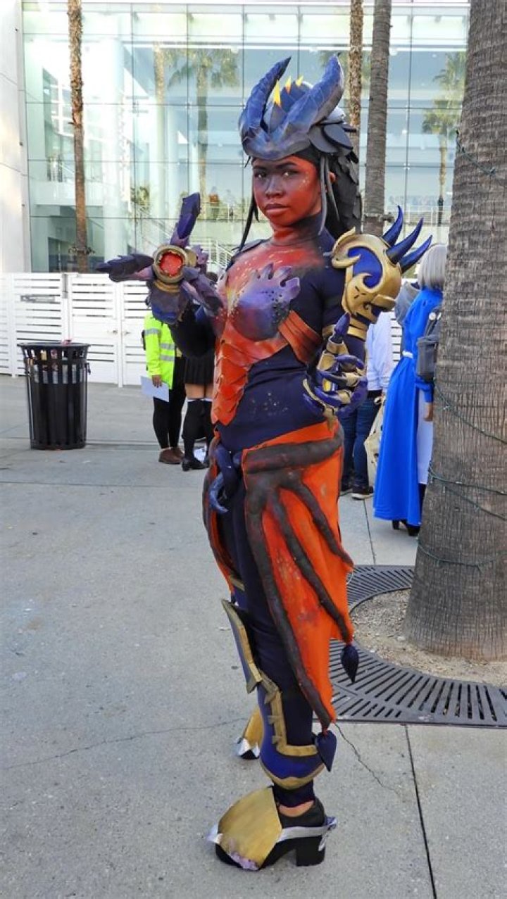 Overwatch Fan Creates Stunning Dragon Symmetra Cosplay