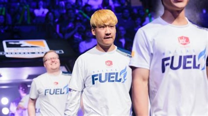 Overwatch League pro OGE banned from Twitch