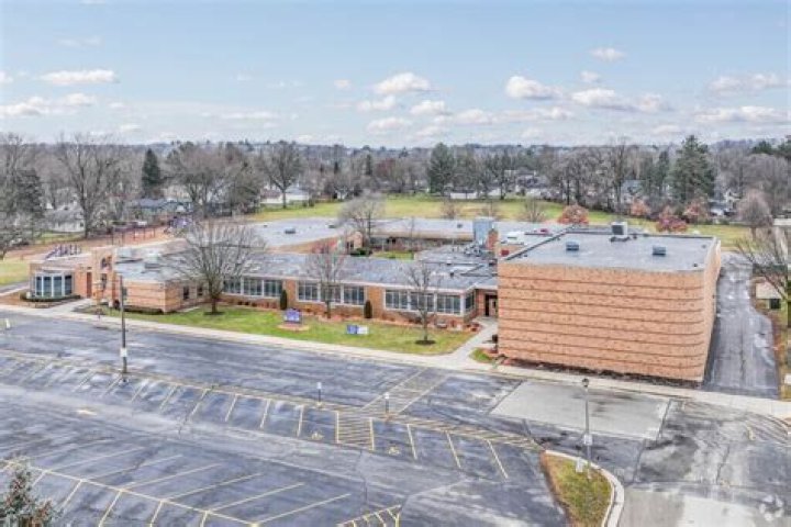 Park Lawn Elementary School - Oconomowoc
