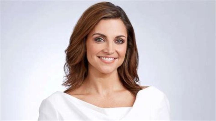 Paula Faris Biography
