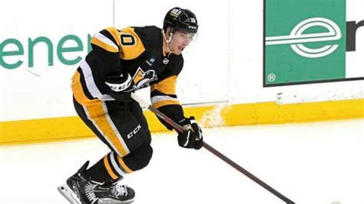 Penguins bring back forward Drew O'Connor on two-year deal
