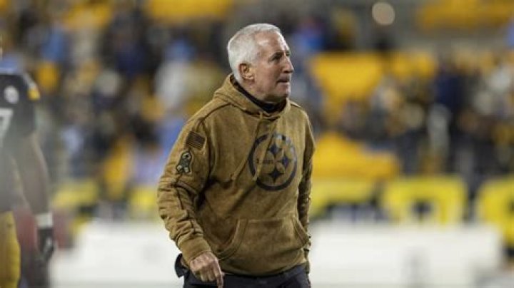Pittsburgh Steelers Special Teams coach suffers torn rotator cuff following hit on sideline