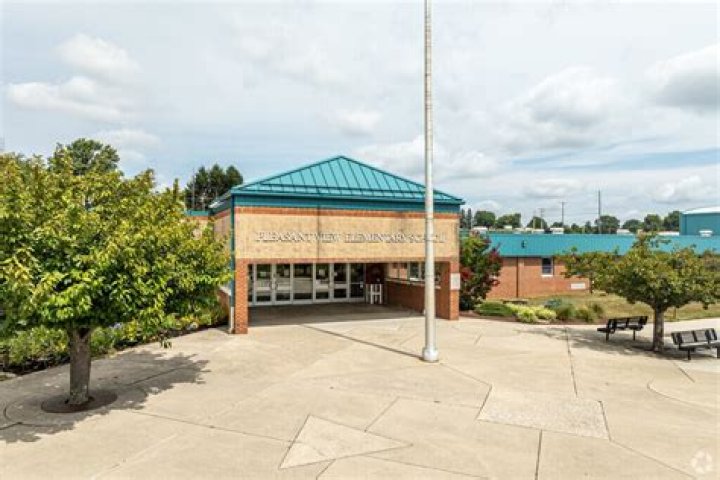 Pleasant View Elementary School - Red Lion