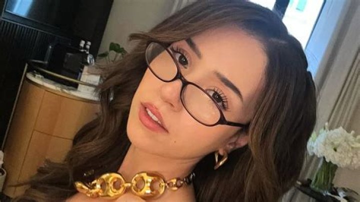 Pokimane exposes “frightening” influencer scam trying to get nude photos
