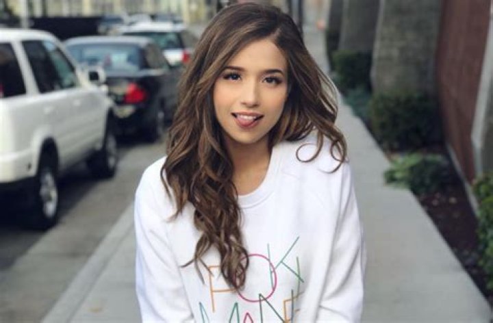 Pokimane left speechless by eye-popping Twitch donation