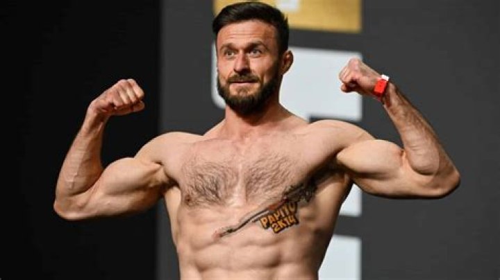 Retired CSGO pro Pashabiceps wins first MMA fight with second round knockout