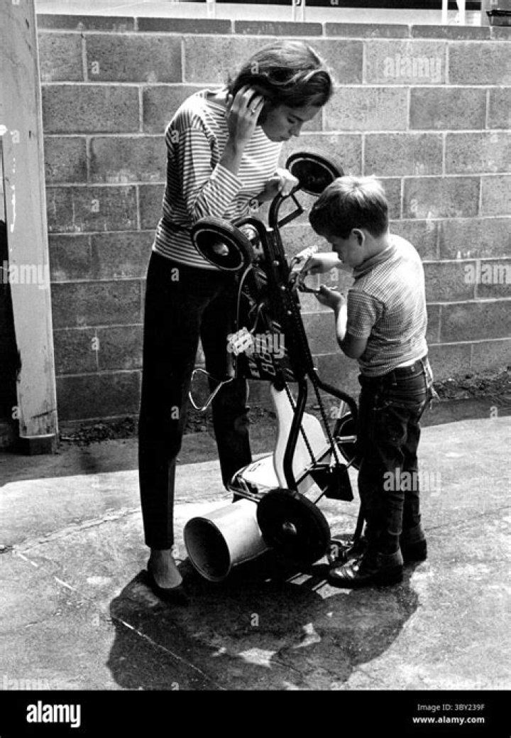 Richie Meeker Wikipedia: Meet Mary Tyler Moore Son