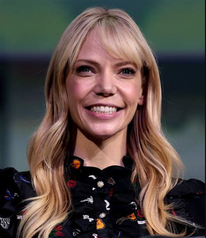Riki Lindhome Biography