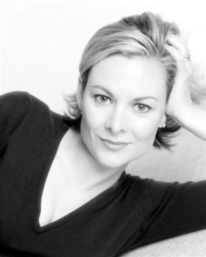 Sara Stewart Biography