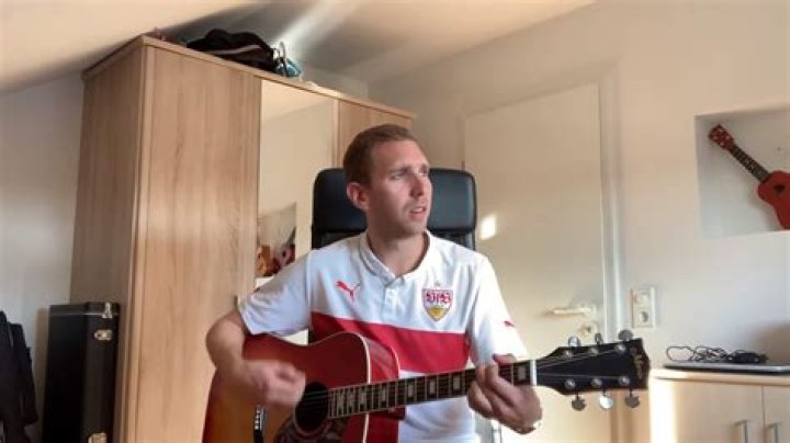 „Schon wieder dieser Scheiß-VfB...“ - Stuttgart-Fan singt… – 11FREUNDE