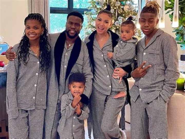SEE THE HART FAMILY’S LATEST PHOTO SHOOT!