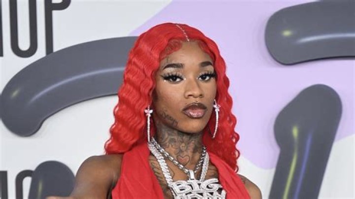 SEXYY RED POSES WITH HER “BABY DADDY” IN MATERNITY SHOOT: ‘WHO IS HE?’