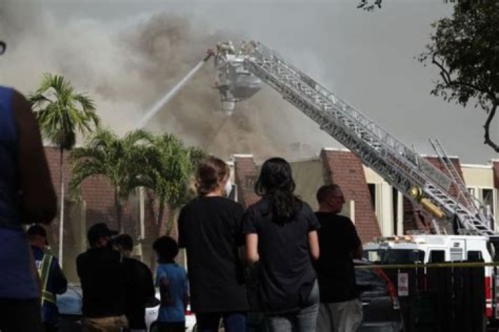 	Six homes evacuated after fire in Pembroke Pines | PHOTOS	
