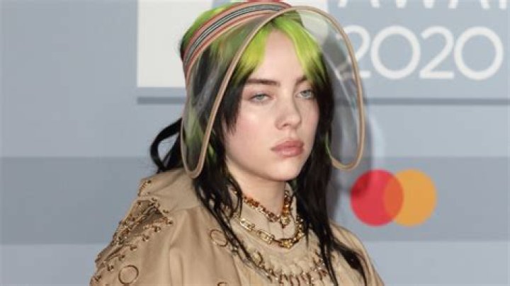 SNL TikTok skit with Billie Eilish mocks viral trends