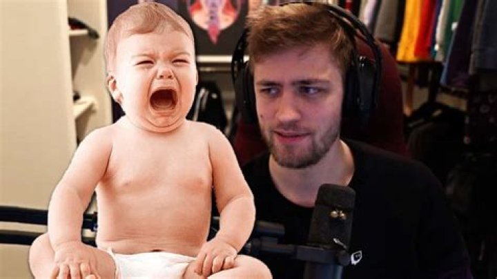 Sodapoppin accidentally tricks friends into thinking he's having a kid