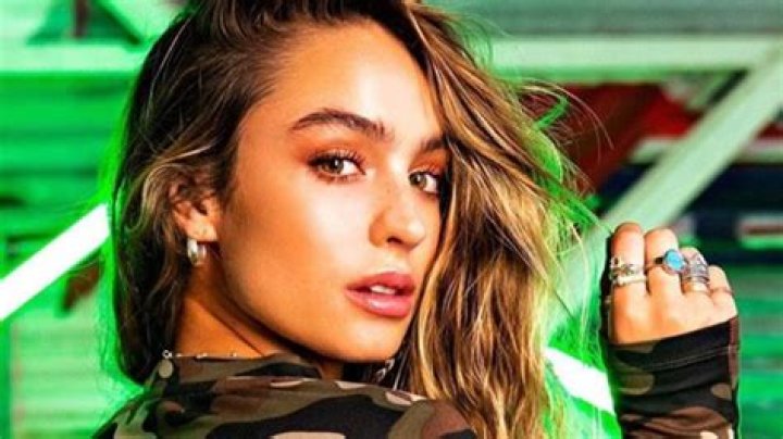 Sommer Ray explains why social media is making girls insecure