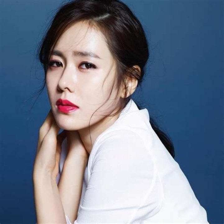 Son Ye Jin Biography