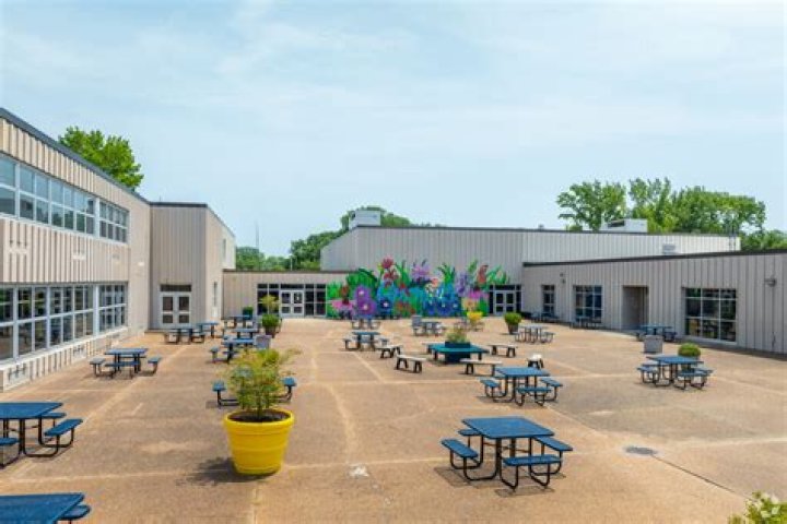 Springfield Southeast High School - Springfield