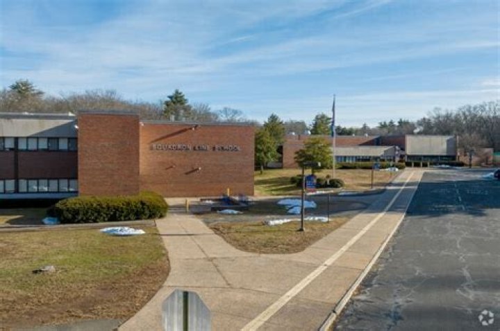 Squadron Line Elementary School - Simsbury