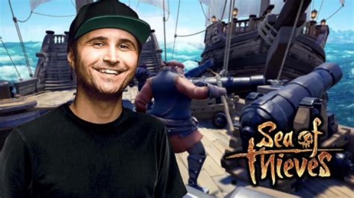 Summit1g accused of hacking on Sea of Thieves after sinking team's ship